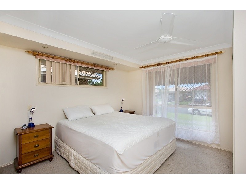 27 Cabana Court, Banora Point NSW 2486