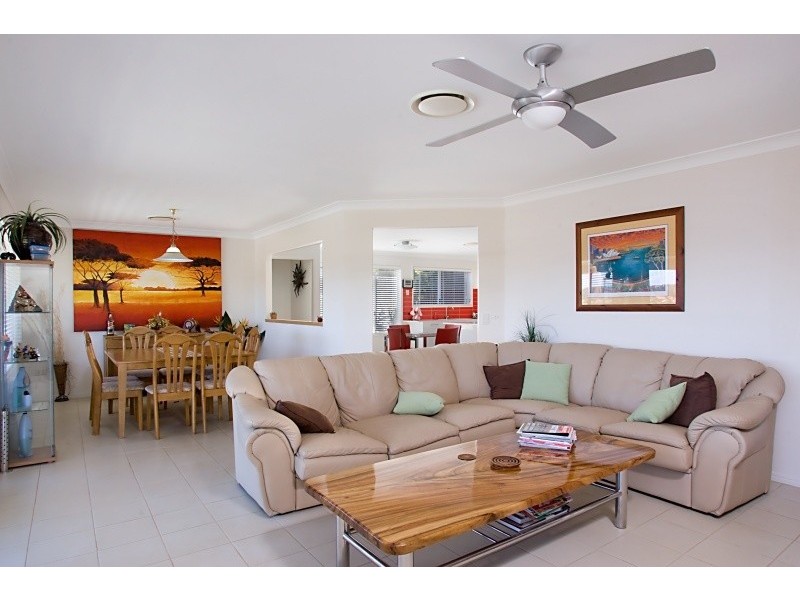 33 St Andrews Way, Banora Point NSW 2486