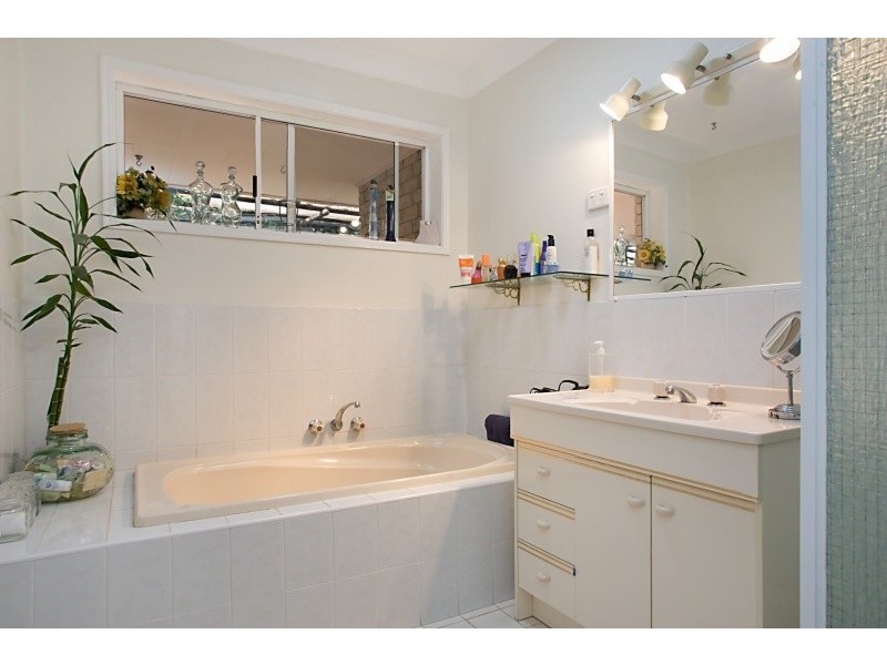 33 St Andrews Way, Banora Point NSW 2486