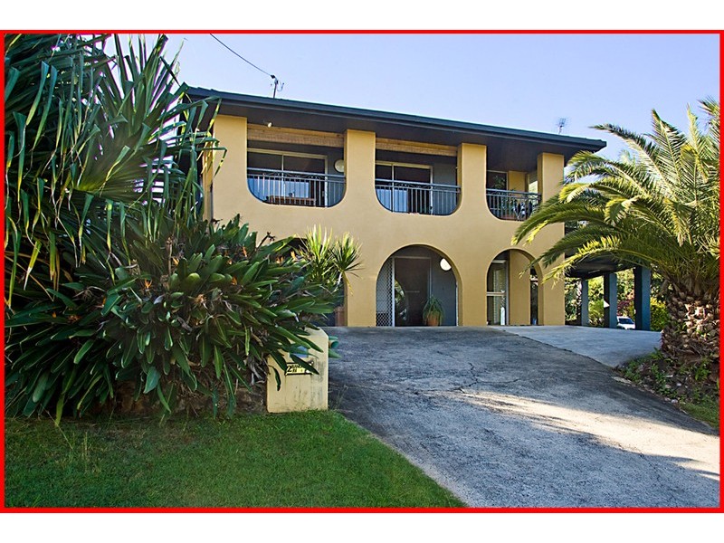 2 Bangalow Avenue, Banora Point NSW 2486