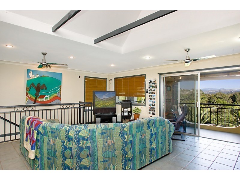 2 Bangalow Avenue, Banora Point NSW 2486