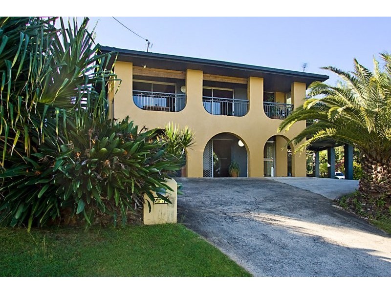 2 Bangalow Avenue, Banora Point NSW 2486