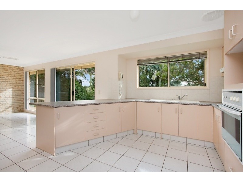 27 Honeymyrtle Drive, Banora Point NSW 2486