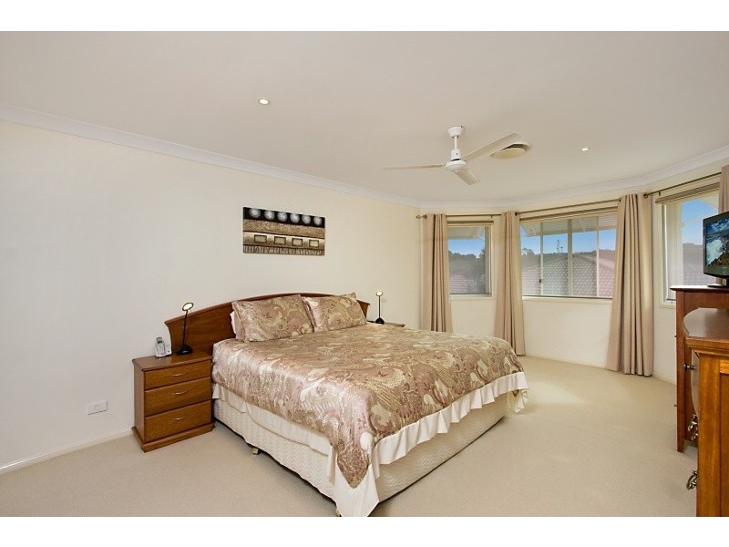 1 New Farm Place, Banora Point NSW 2486