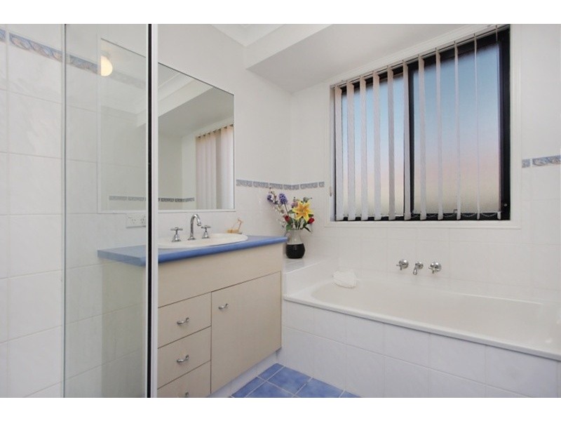 2 Greendale Place, Banora Point NSW 2486