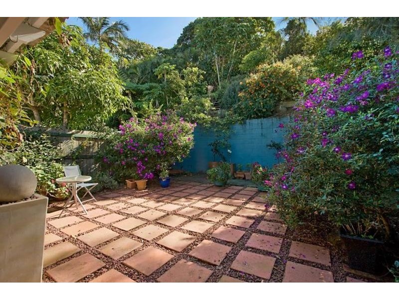 2/49 Bimbadeen Avenue, Banora Point NSW 2486