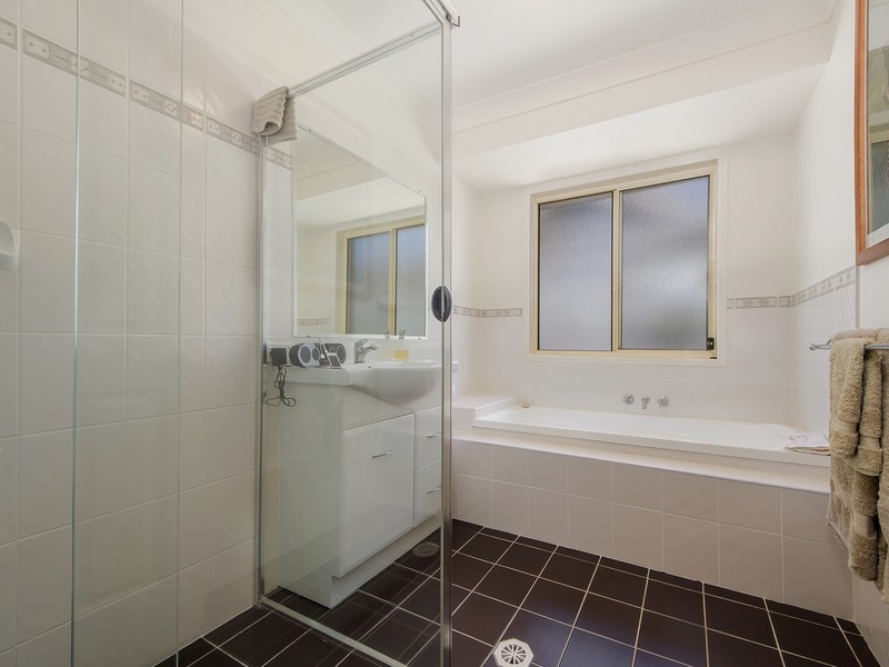 4 Greendale Place, Banora Point NSW 2486