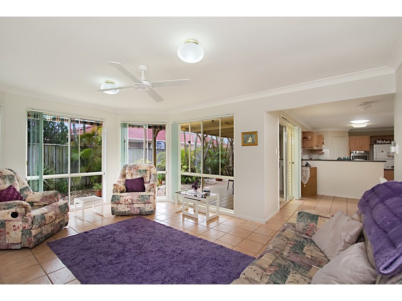 25 Riversdale Boulevard, Banora Point NSW 2486