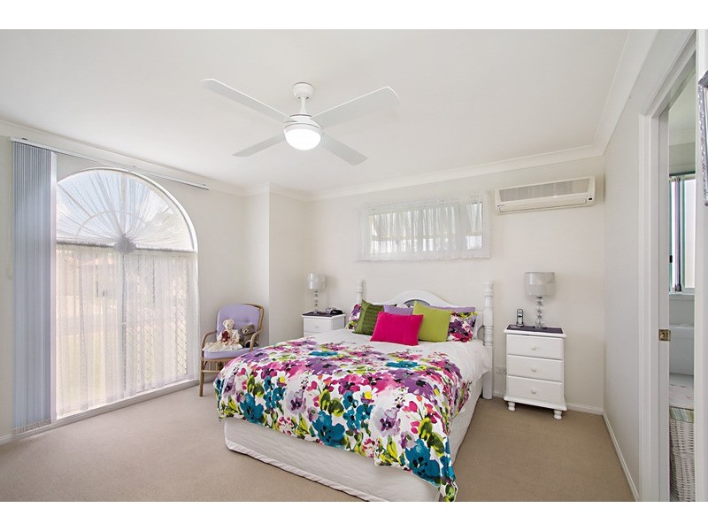 25 Riversdale Boulevard, Banora Point NSW 2486