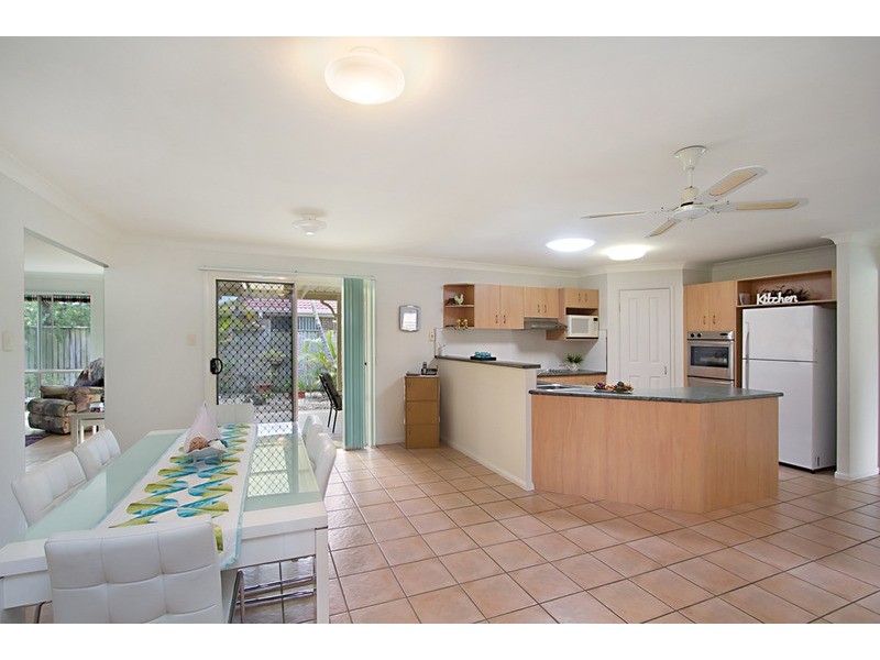 25 Riversdale Boulevard, Banora Point NSW 2486