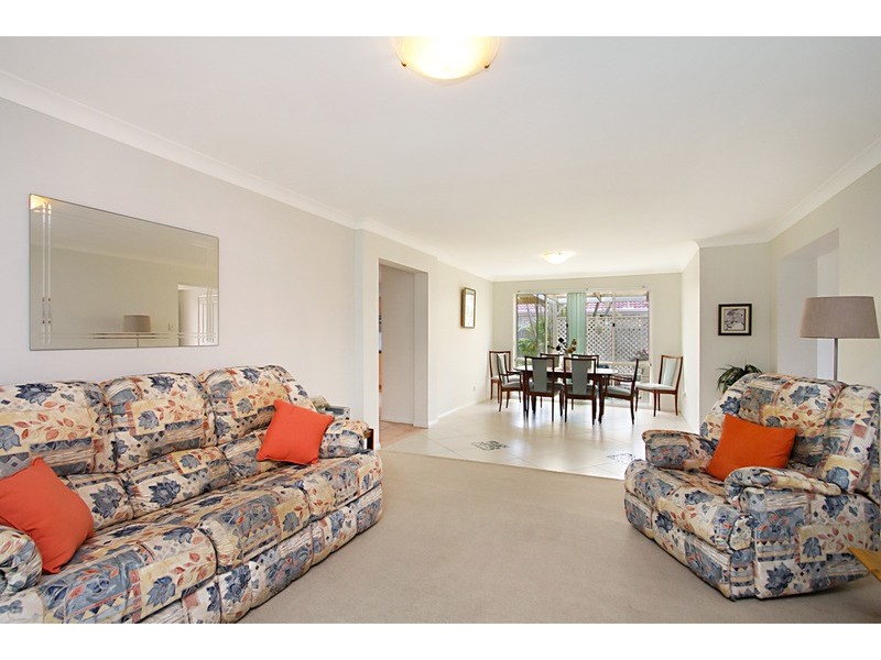 25 Riversdale Boulevard, Banora Point NSW 2486