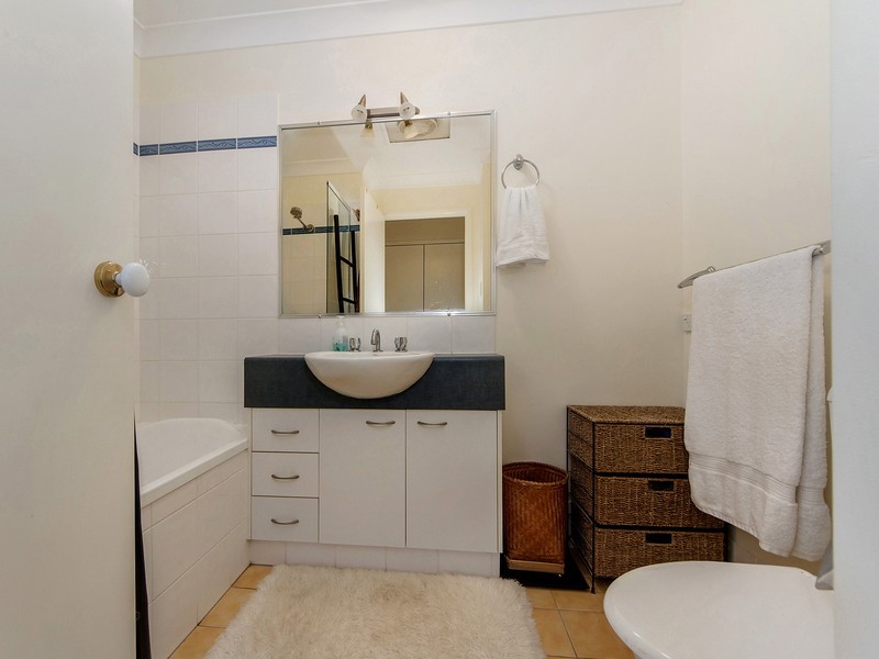 2 Falcon Way, Tweed Heads South NSW 2486