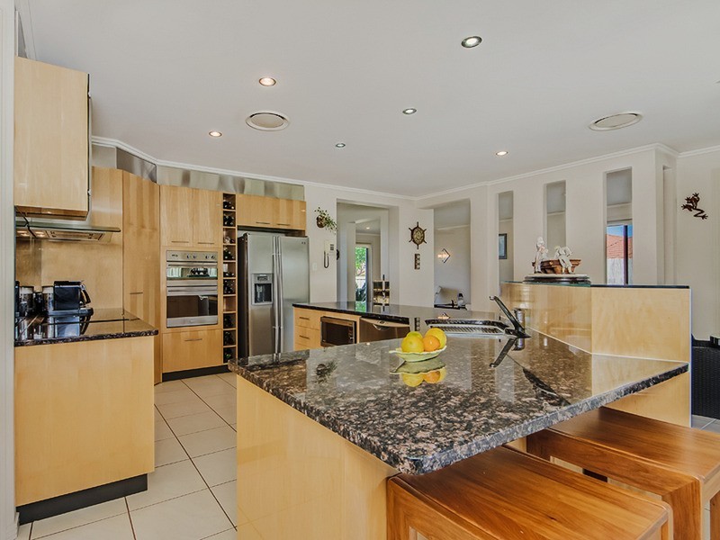2 Magnolia Crescent, Banora Point NSW 2486