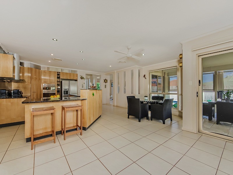 2 Magnolia Crescent, Banora Point NSW 2486