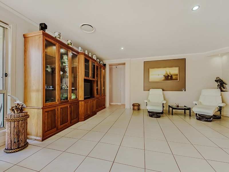 2 Magnolia Crescent, Banora Point NSW 2486