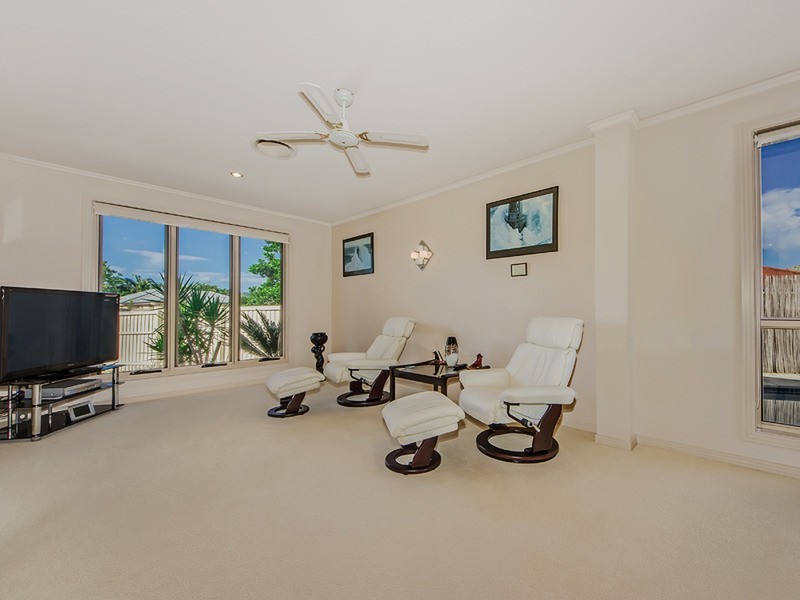 2 Magnolia Crescent, Banora Point NSW 2486