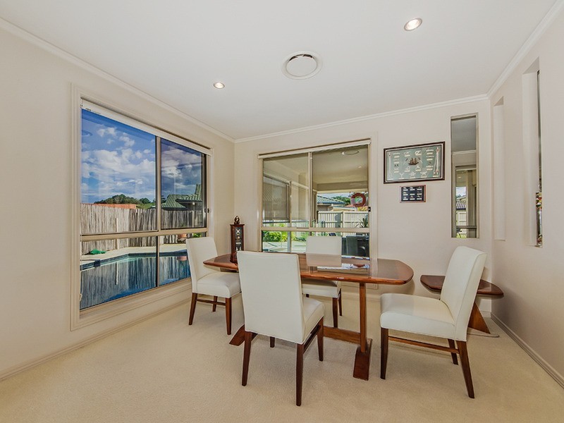 2 Magnolia Crescent, Banora Point NSW 2486
