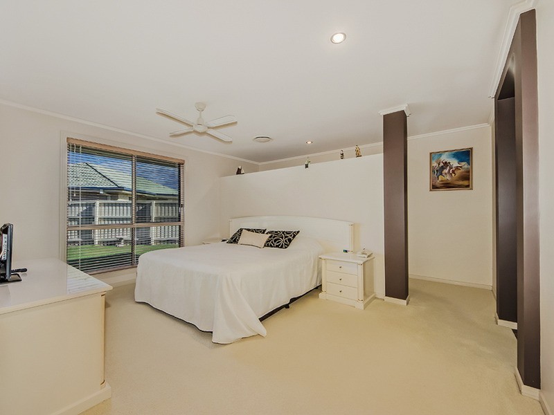 2 Magnolia Crescent, Banora Point NSW 2486