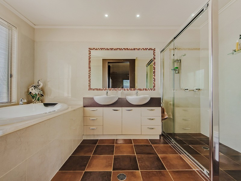 2 Magnolia Crescent, Banora Point NSW 2486