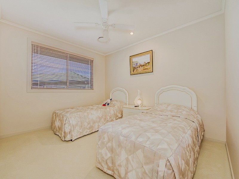 2 Magnolia Crescent, Banora Point NSW 2486