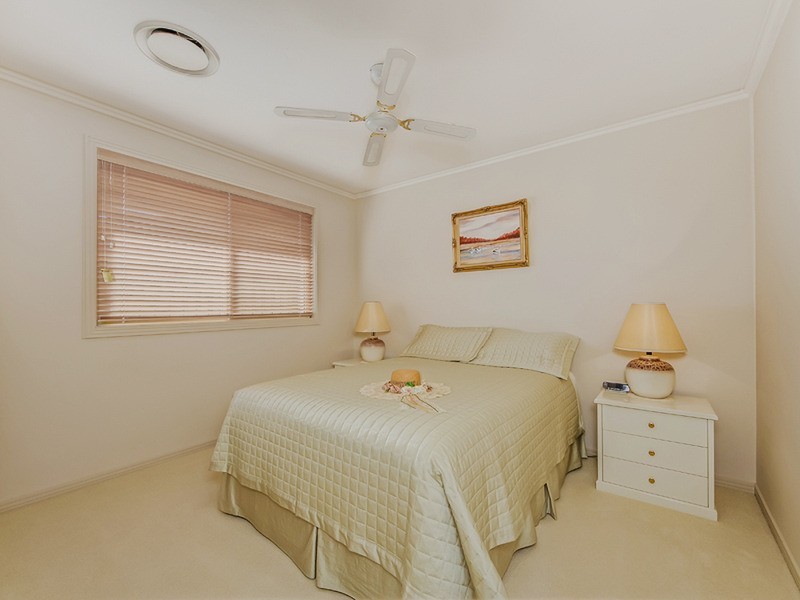 2 Magnolia Crescent, Banora Point NSW 2486
