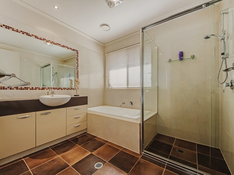 2 Magnolia Crescent, Banora Point NSW 2486