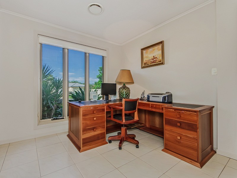 2 Magnolia Crescent, Banora Point NSW 2486