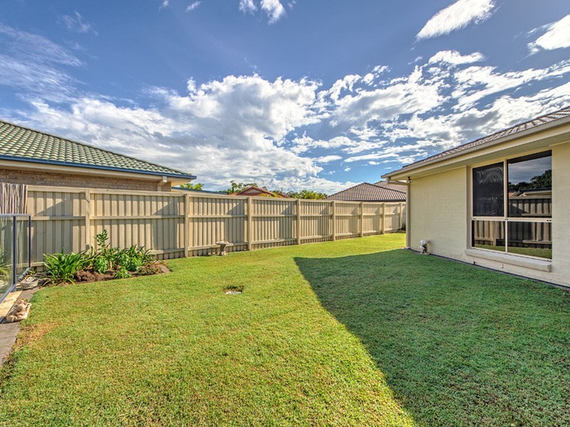 2 Magnolia Crescent, Banora Point NSW 2486