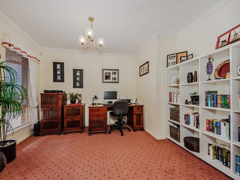 15 Daintree Close, Banora Point NSW 2486