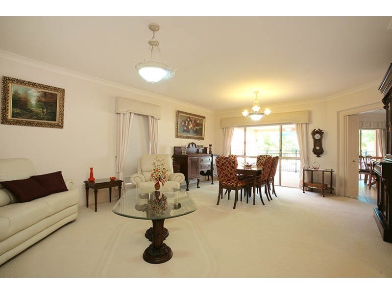 4 Riversdale Boulevard, Banora Point NSW 2486