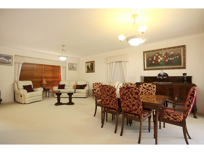 4 Riversdale Boulevard, Banora Point NSW 2486