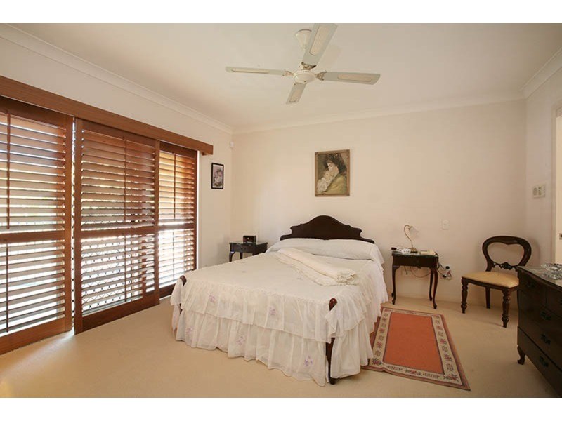 4 Riversdale Boulevard, Banora Point NSW 2486