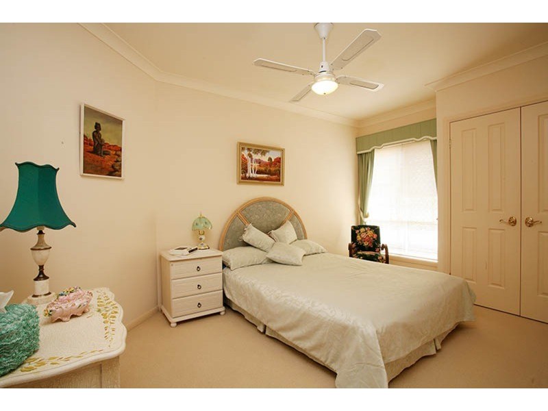 4 Riversdale Boulevard, Banora Point NSW 2486