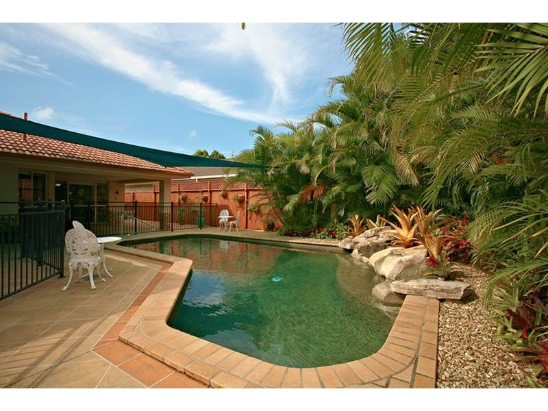 4 Riversdale Boulevard, Banora Point NSW 2486