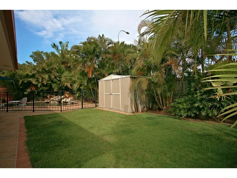 4 Riversdale Boulevard, Banora Point NSW 2486