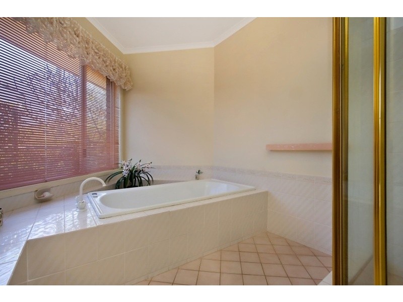 16 Coolabah Court, Banora Point NSW 2486