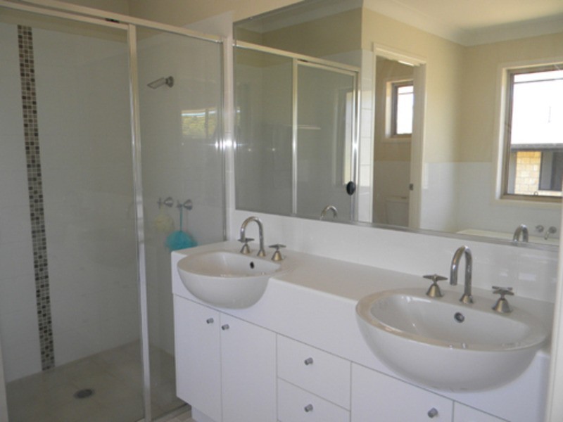 15 Buncrana Terrace, Banora Point NSW 2486