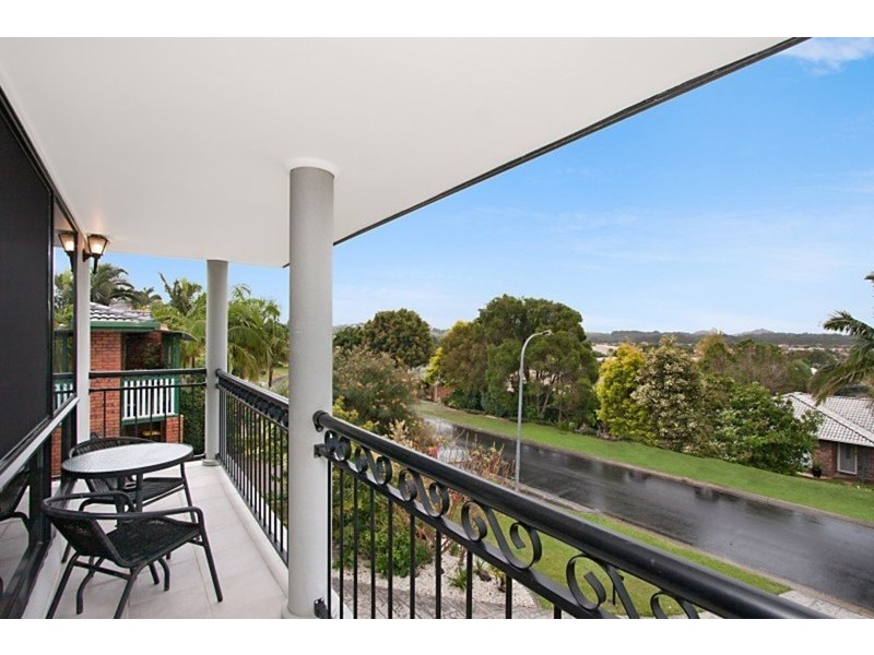 2/32 Honeymyrtle Drive, Banora Point NSW 2486