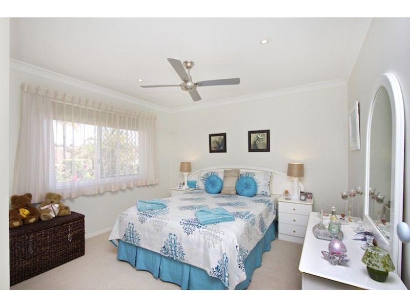 2/5 Bluegum Boulevard, Banora Point NSW 2486
