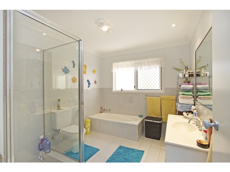 2/5 Bluegum Boulevard, Banora Point NSW 2486