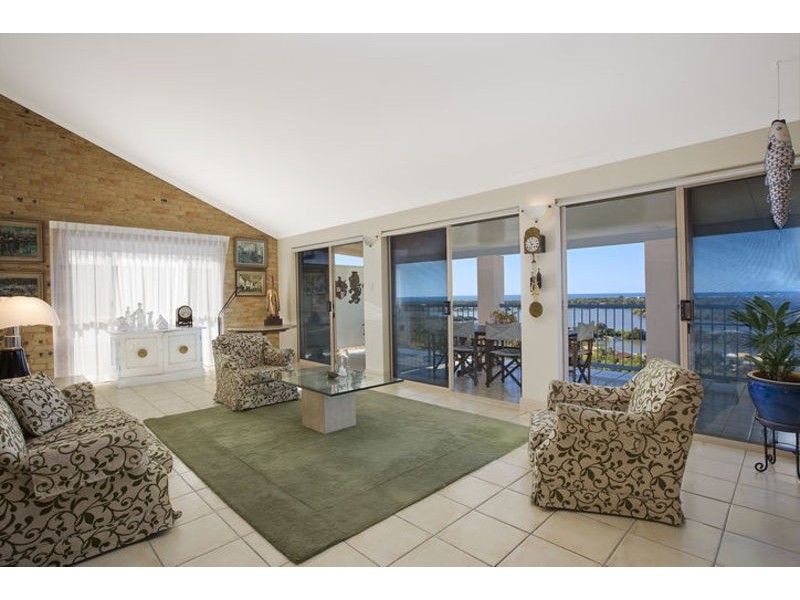 10 Bluehaze Crescent, Banora Point NSW 2486