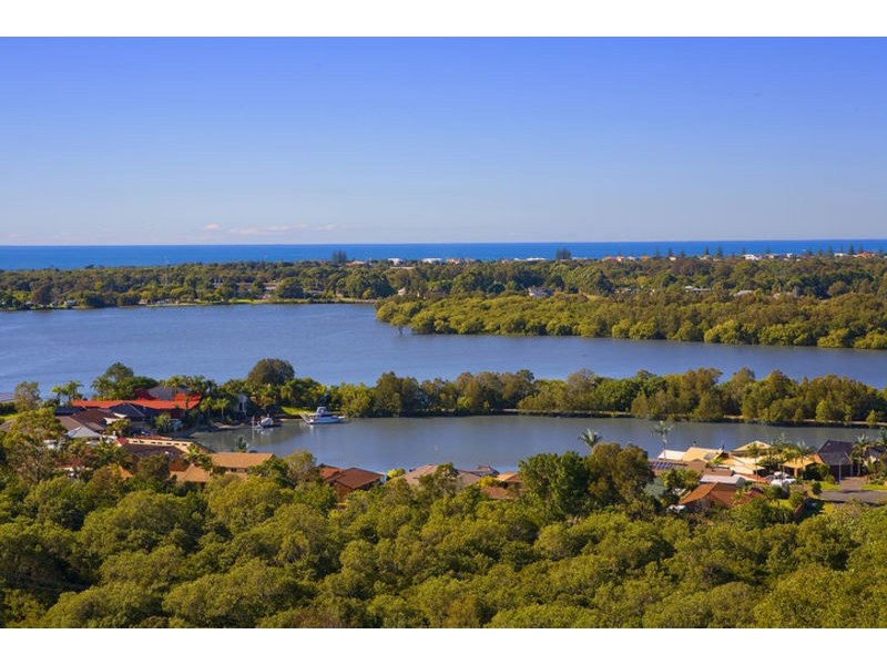 10 Bluehaze Crescent, Banora Point NSW 2486