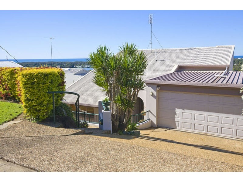 10 Bluehaze Crescent, Banora Point NSW 2486