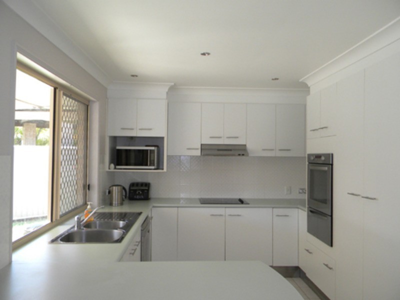 2/2 Troon Court, Banora Point NSW 2486