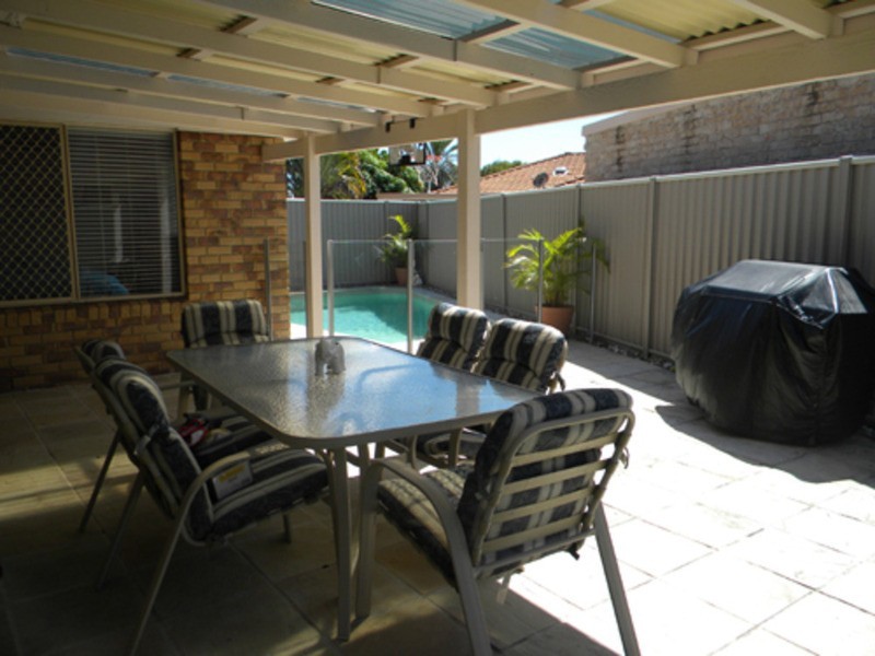 2/2 Troon Court, Banora Point NSW 2486