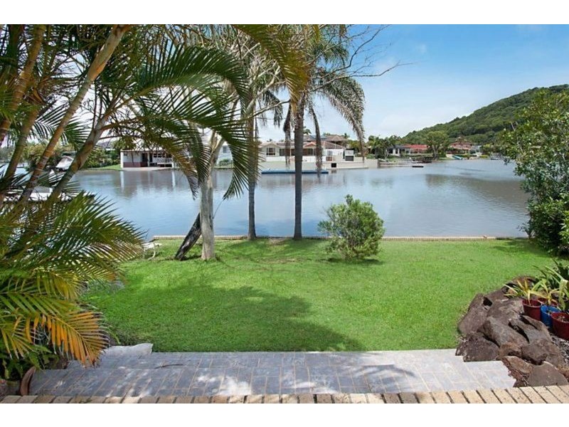 16 Captains Way, Banora Point NSW 2486
