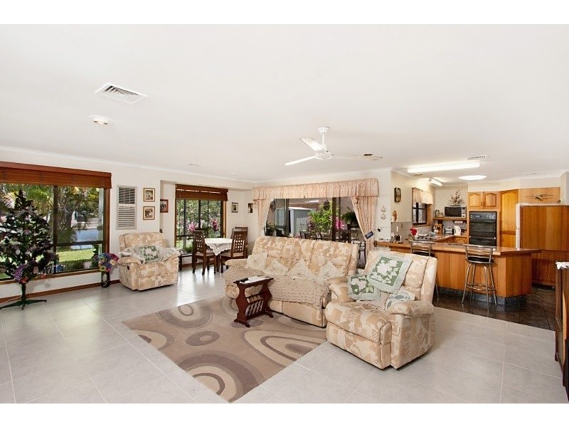 16 Captains Way, Banora Point NSW 2486