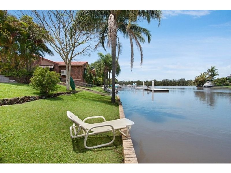 16 Captains Way, Banora Point NSW 2486