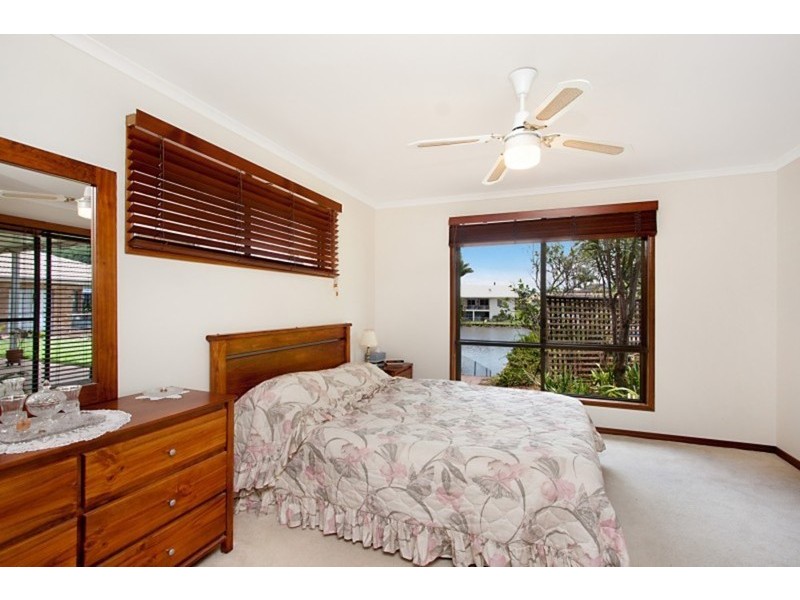 16 Captains Way, Banora Point NSW 2486