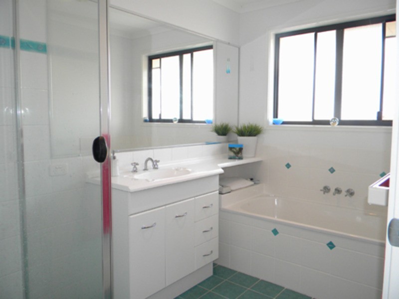 12 Mourne Terrace, Banora Point NSW 2486